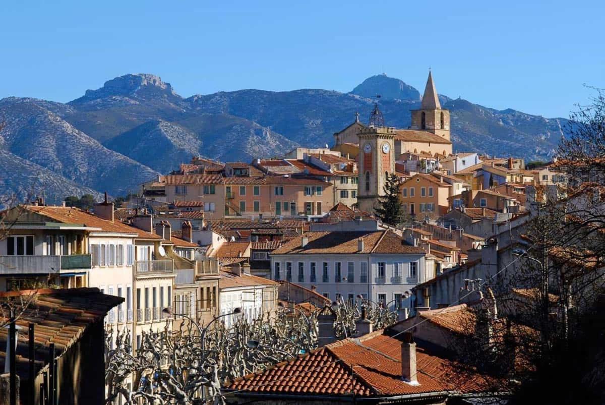 Chez Vero - D'hote Privee - Proche Cassis Ste Baume Marseille Le Castelet Agora - Parking Clos - Bed & Breakfast 2*