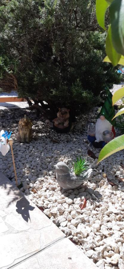 Chez Vero - D'hote Privee - Proche Cassis Ste Baume Marseille Le Castelet Agora - Parking Clos - Bed & Breakfast 2*